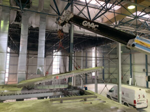 Taiere placa beton si sustinuta cu macara